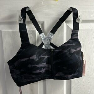 New with tags Victoria’s Secret sports bra. 38D